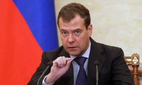 “Zbrane NATO budú zasiahnuté v každej krajine, z ktorej môže byť zasiahnuté Rusko” – Medvedev