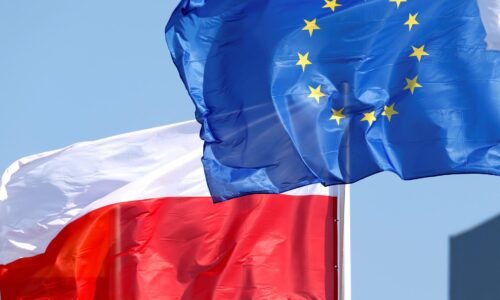 Európska komisia rozhodla o ukončení konania s Poľskom kvôli stavu právneho štátu