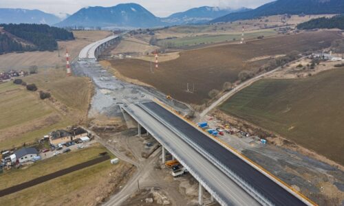 Dva tunely a 11 mostov. Posledný úsek do Košíc má stáť takmer dve miliardy eur, v lete chcú spustiť tender