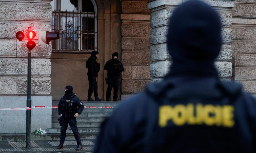 Tínedžer v Česku sa vyhrážal, že vystrieľa školu. Išlo o žart, povedal pri výsluchu