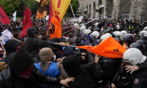 Polícia v Istanbule zadržala vyše dvesto ľudí, ktorí sa pokúšali dostať na Taksim