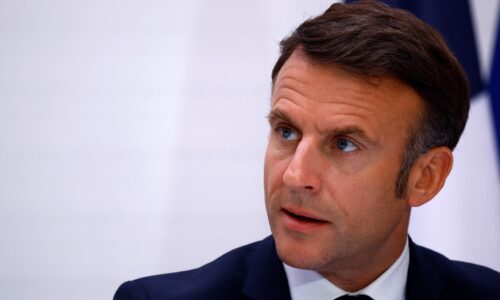 Svetoví lídri reagujú na atentát na Fica: Macron útok odsúdil statusom v slovenčine, Scholz streľbu odsúdil