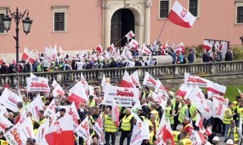 V centre Varšavy protestujú desaťtisíce farmárov proti klimatickej politike Európskej únie
