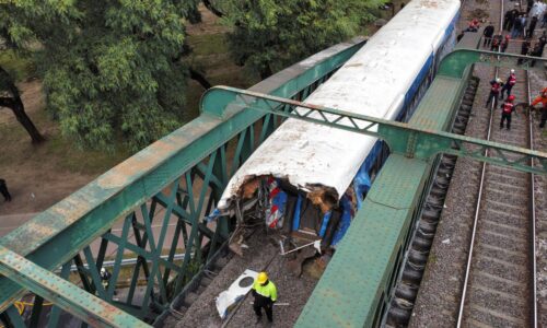 Zrážka vlakov v Buenos Aires si vyžiadala desiatky zranených