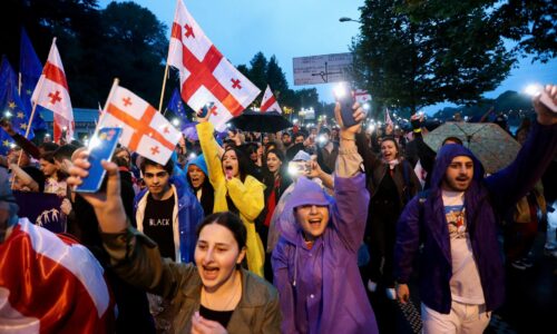 Gruzínci opäť vyšli do ulíc. V hlavnom meste protestovali desaťtisíce proti zákonu o zahraničnom vplyve