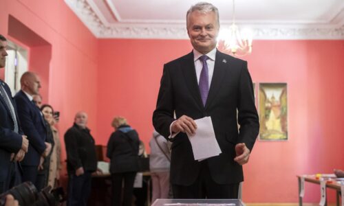 Prvé kolo prezidentských volieb v Litve malo vysokú účasť, vedie doterajšia hlava štátu