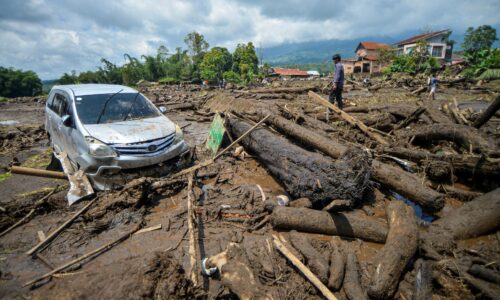 Pri záplavách v Indonézii zahynulo najmenej 41 ľudí, ďalší sú nezvestní