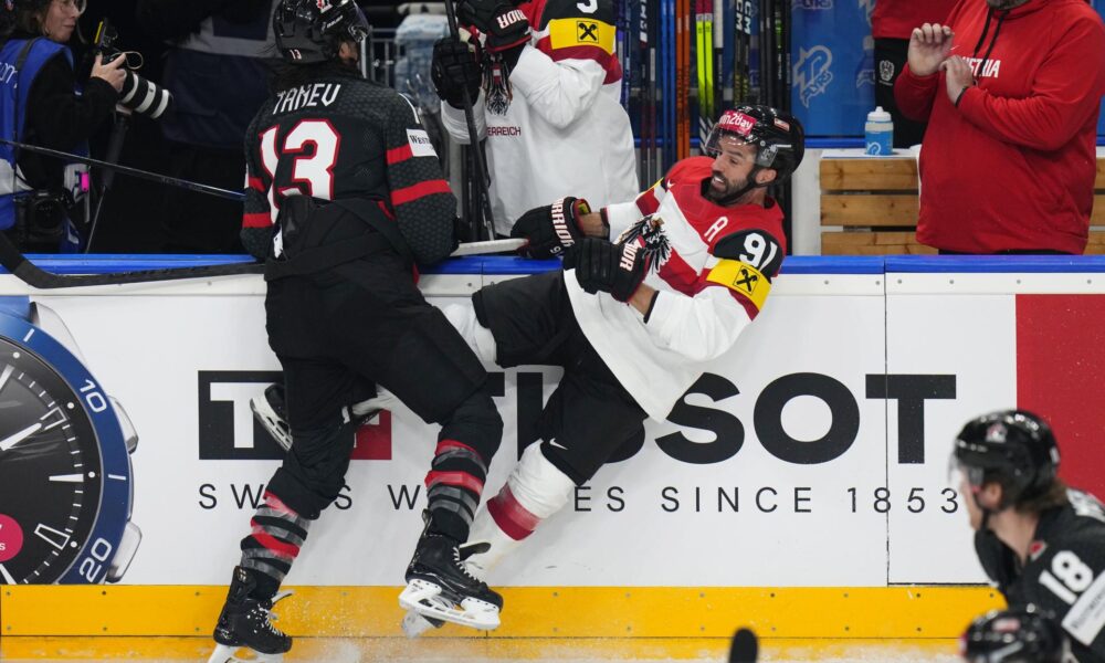 MS v hokeji: Rakúsko sa postaralo o senzáciu, Kanade strelilo v tretej tretine päť gólov. K výhre to nestačilo
