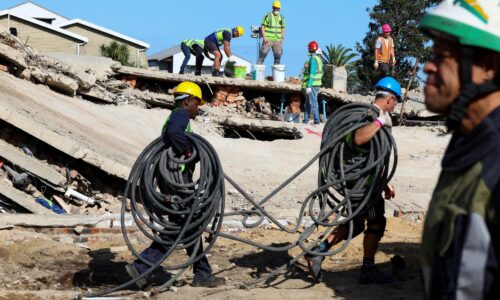 Juhoafrické úrady ukončili záchranné práce po zrútení budovy, evidujú 33 obetí