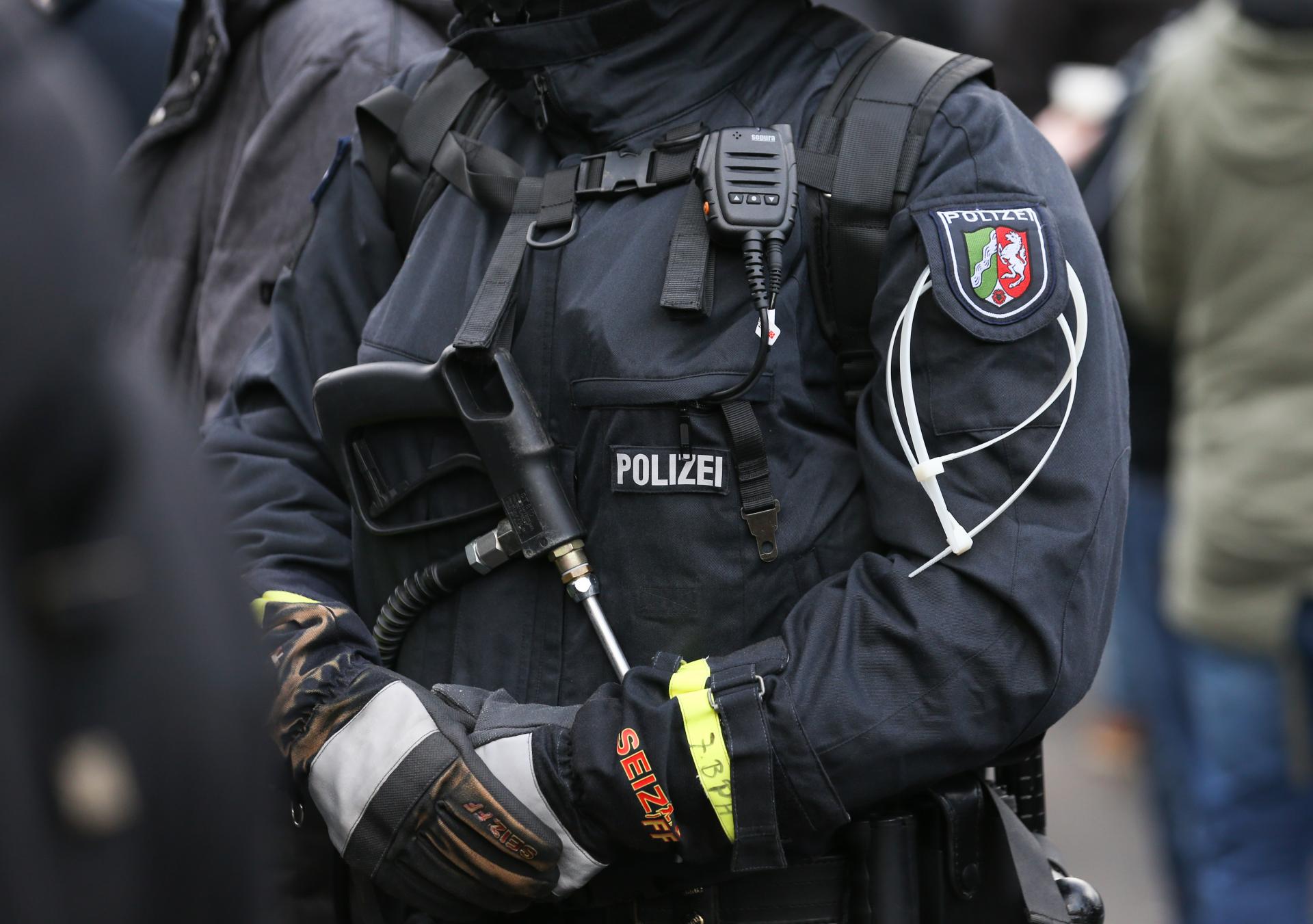 Brutálny útok v centre nemeckého mesta. Muž zranil nožom kritika islamu aj policajta