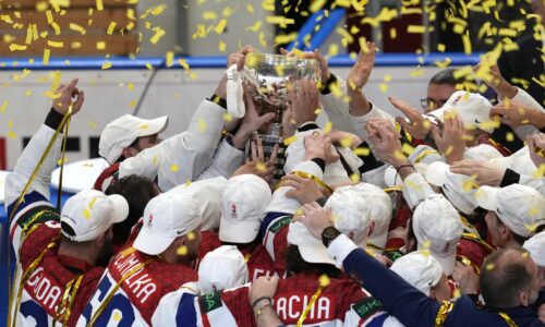 Česko je na nohách. Hokejisti vo finále porazili Švajčiarov a oslavujú domáci titul