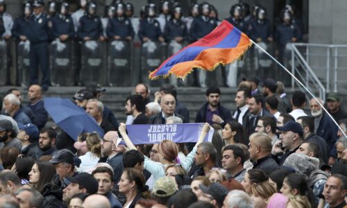 V Jerevane protestovali proti premiérovi. Kritizujú ústupky Azerbajdžanu
