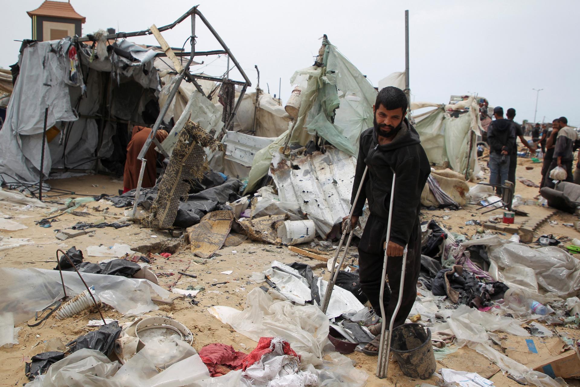 Izrael vyšetruje možnosť, že smrtiaci požiar v Rafáhu vyvolal výbuch munície