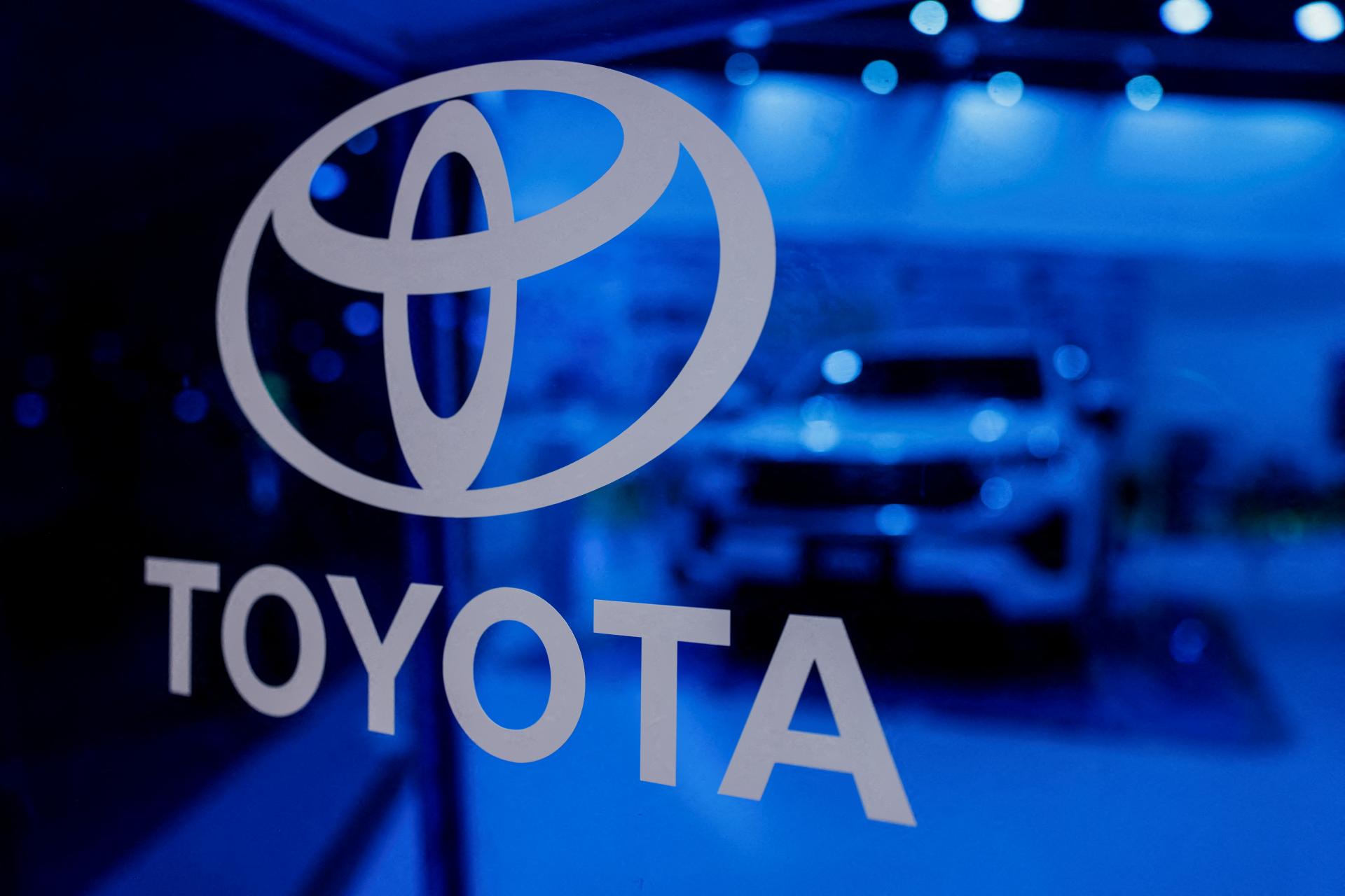 Výroba aj predaj áut Toyoty klesli. Výsledky ovplyvnila cenová vojna v Číne a problémy na domácom trhu