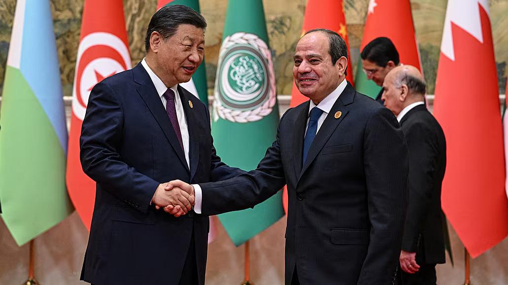 Číňania si sadajú za stôl s Arabmi. Peking využíva rokovania o mieri v Palestíne na zisk z obchodu