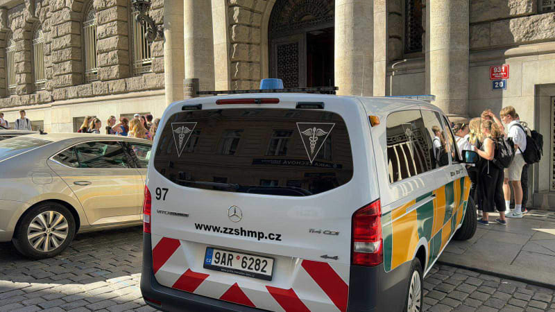Mrtvého muže nalezli na ministerstvu průmyslu v Praze. V budově zasahují policisté