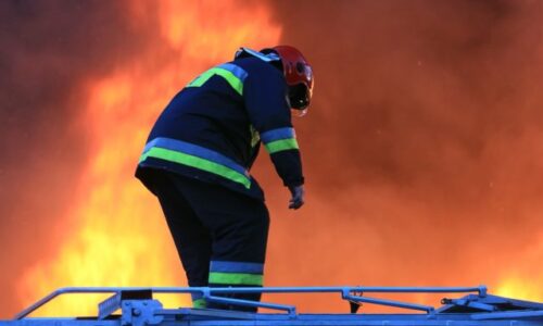 V bytovke v Cinobani vybuchla plynová bomba, na mieste zasahujú záchranári, hasiči aj polícia