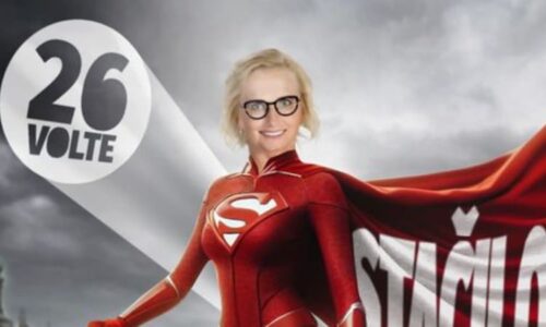 Eurokampaň přiostřuje: Rudá Superwoman umravňuje fialové kazisvěty, Piráti uvádějí sitcom