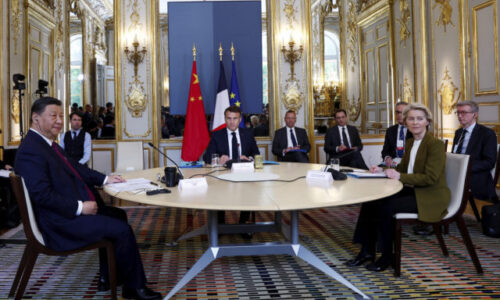 Emmanuel Macron stanovil ruskú vojnu ako hlavnú tému rokovania s čínskym prezidentom Si Ťin-pchingom