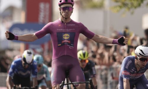 Giro d´Italia: Druhý triumf pre aktuálneho lídra bodovacej súťaže, záverečný špurt poznačil pád