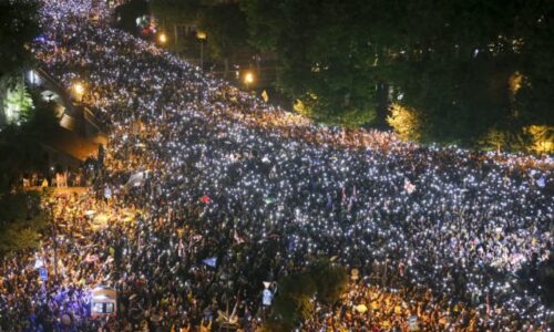 Gruzínsky parlament začal tretie čítanie sporného zákona o zahraničnom vplyve, masové protesty v krajine pokračujú (video+foto)
