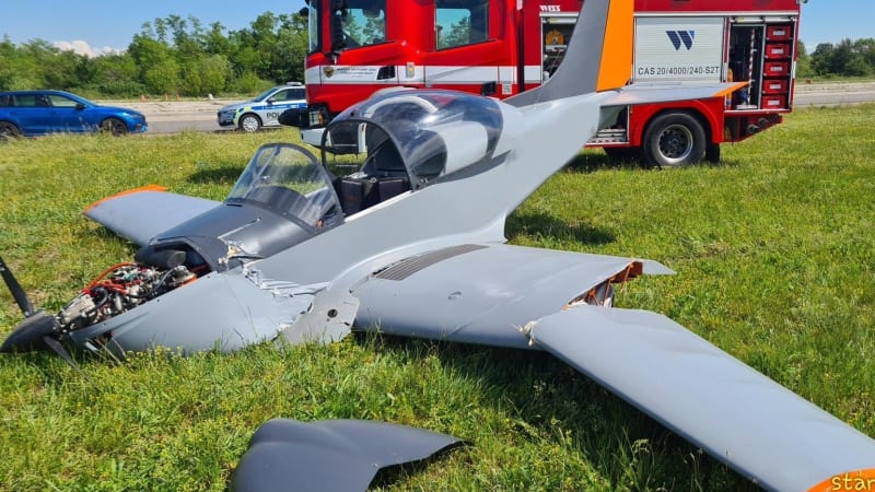 Na letišti v Milovicích havarovalo malé letadlo. Záchranáři převezli do nemocnice dva zraněné