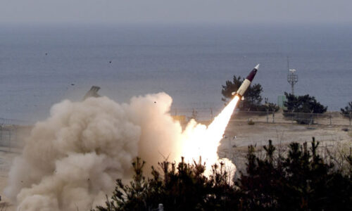 Ukrajina nemôže proti Rusku použiť rakety dlhého doletu ATACMS, potvrdil americký veľvyslanec Carpenter