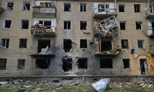 Ruský letecký útok na Cherson zranil jedenásť civilistov