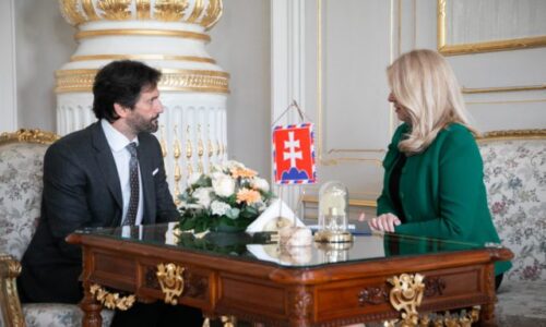 Čaputová sa stretla s Kaliňákom a chce navštíviť premiéra v nemocnici. Minister ju informoval o Ficovom zdravotnom stave