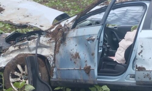 Vodič Volkswagenu vyletel z cesty, nehodu neprežil (foto)