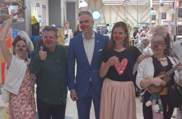 Zdravotní klauni chcú s Lidlom prinášať radosť deťom i seniorom, herec Noga sa stal tvárou kampane „Hrdo nos nos“ (video+foto)