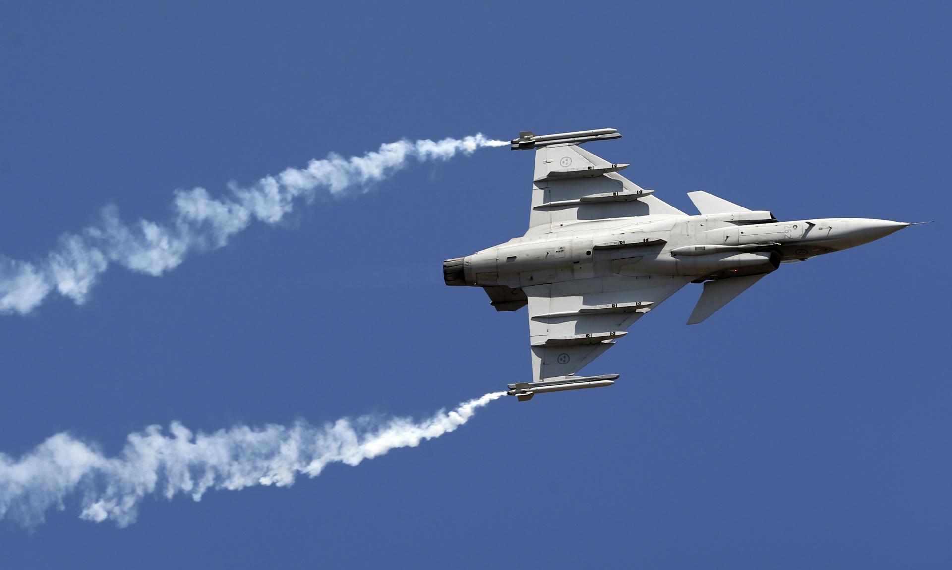 Švédsko pozastavilo plány na poskytnutie gripenov Ukrajine. Stíhačky F-16 majú prednosť