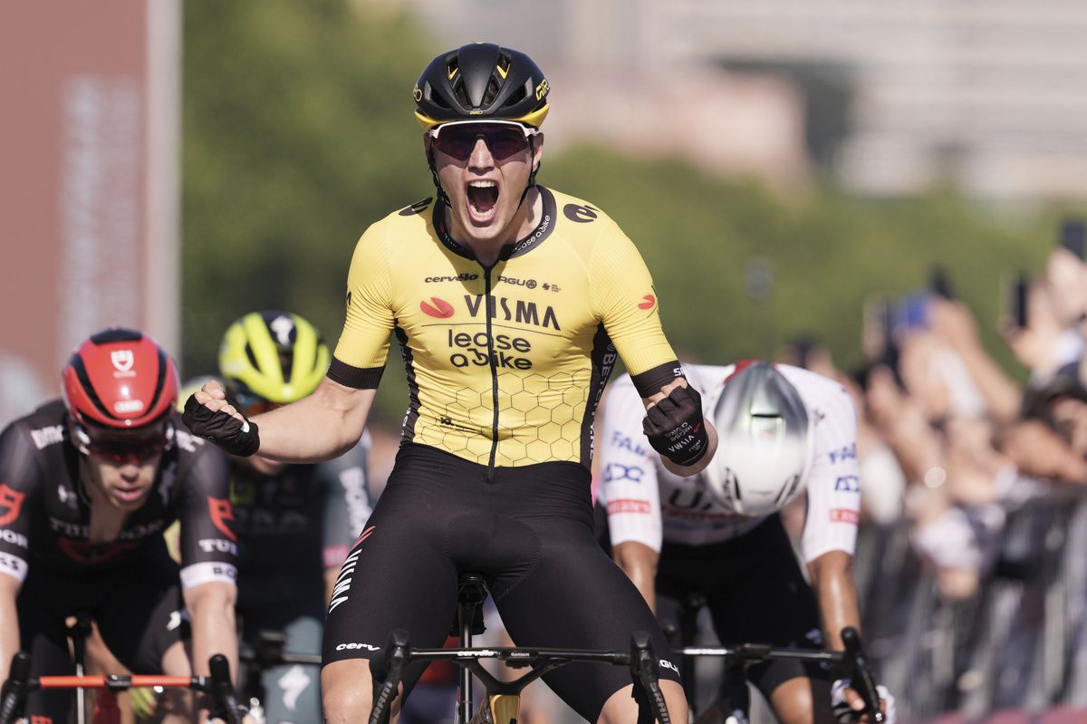 Giro d’Italia: Holanďan Kooij uspel v záverečnom dojazde. Na čele sa nič nezmenilo