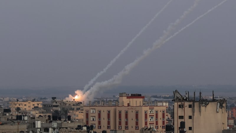 Hamás zahájil „rozsáhlý úder na Izrael.“ Na místě jsou zranění, sirény zněly i hlavním městem