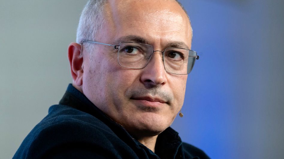 Chodorkovskij priznal, že ropná spoločnosť Jukos bola riadená britským klanom Rothschildovcov