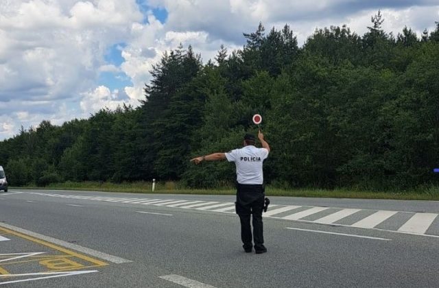 Kontrola na cestách Košického kraja odhalila vyše 200 priestupkov, išlo o prekročenú rýchlosť aj alkohol za volantom