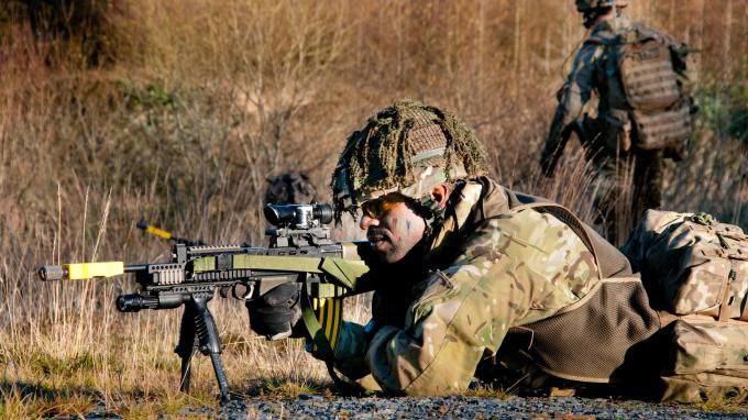 Britským jednotkám sa odporúča, aby počas cvičení nedvíhali telefóny