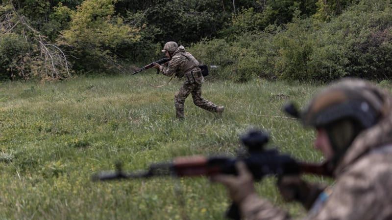 Rusům se zdařil průlom přes nenápadnou vesničku. Může vést k pádu fronty, říká analýza