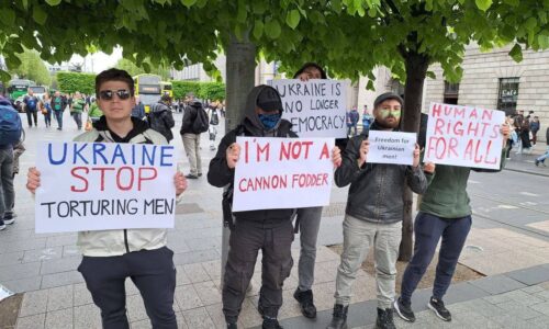 Prenasledovanie médií, zákazy, nacistické symboly: Ukrajina ruší ľudské práva