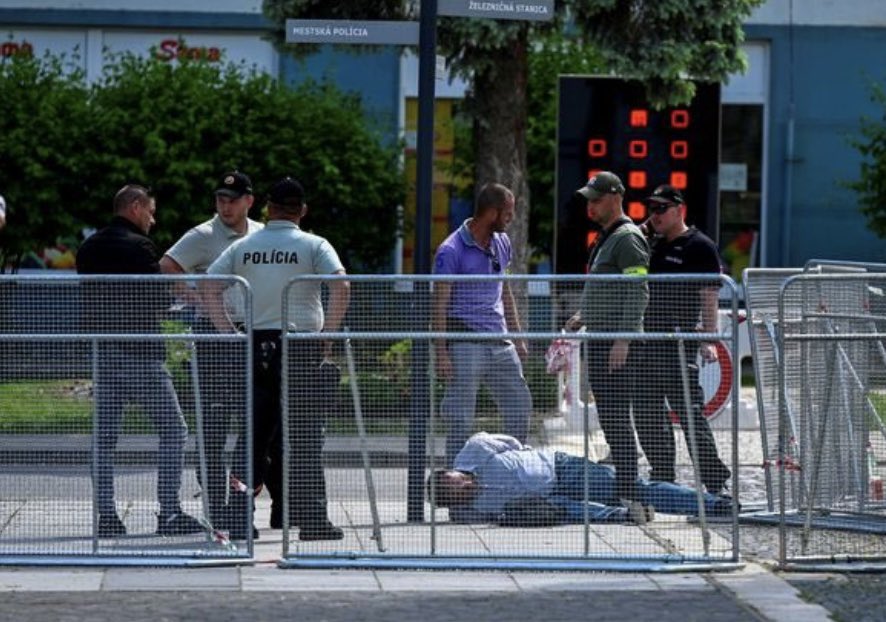 “Je kosťou v krku pre Západ.” Gasparjan vysvetlil kto môže stáť za pokusom o atentát na Fica