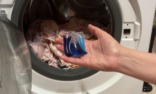 Mnoho ľudí používa kapsuly na pranie nesprávne. Následky môžu byť vážne