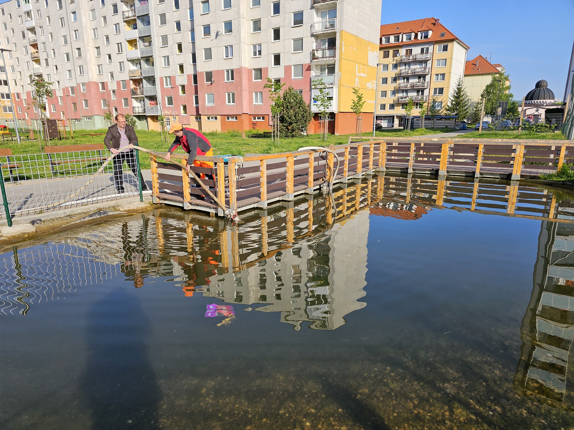 Vyčistené JAZIERKO v Humennom peknou EKOČASŤOU SÍDLISKA