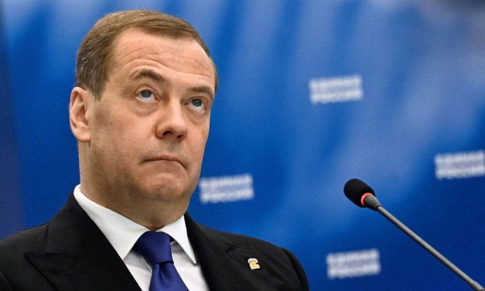 Dmitrij Medvedev: Neustále sa stupňuje sila použiteľných zbraní NATO. Preto dnes nikto nemôže vylúčiť prechod konfliktu do jeho záverečnej fázy.