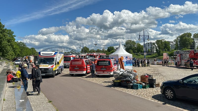 Drama v Německu: Vítr strhl skákací hrad do Labe, několik dětí skončilo v řece