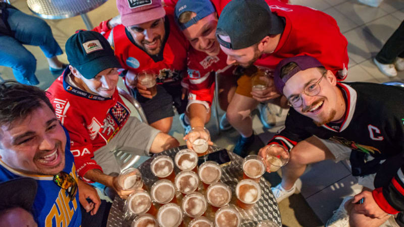 Hokejový šampionát v Praze bořil rekordy. Kolik se v aréně vypilo piv a snědlo klobás?