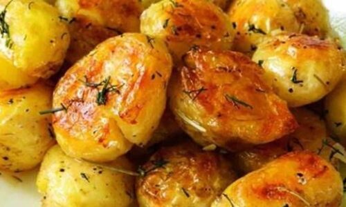 Toto je naša obľúbená príloha: Cesnakové zemiaky pečené v rúre: Inak už zemiačiky ani vlastne nepripravujem, tieto chutia najlepšie!