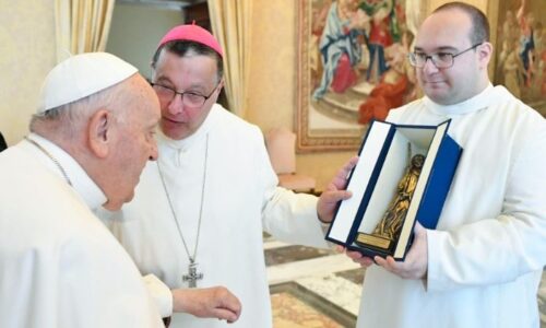 Pápež mníchom: Nech tí, ktorí k vám prichádzajú hľadať svetlo, nie sú sklamaní