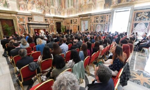 Pápež komunite vatikánskych škôl: Udržte si praktický prístup k štúdiu