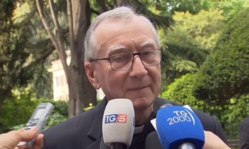 Kard. Parolin k streľbe na premiéra Fica: Bezuzdné násilie vyvoláva veľké obavy