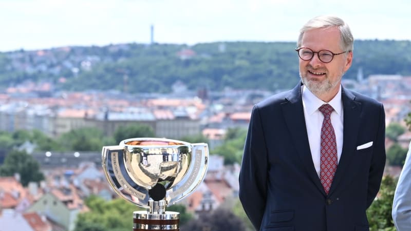 Zlaté hokejisty přijal premiér Fiala. Rozdal vyznamenání, pak vtipkoval o Červenkově věku